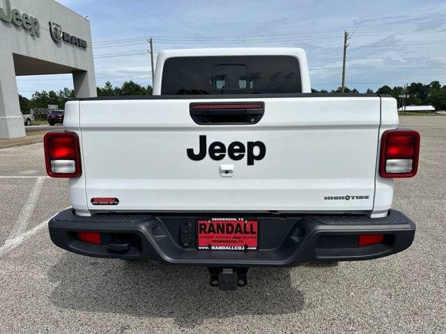 Certified 2025 Jeep Gladiator Overland AWD/4WD image 6