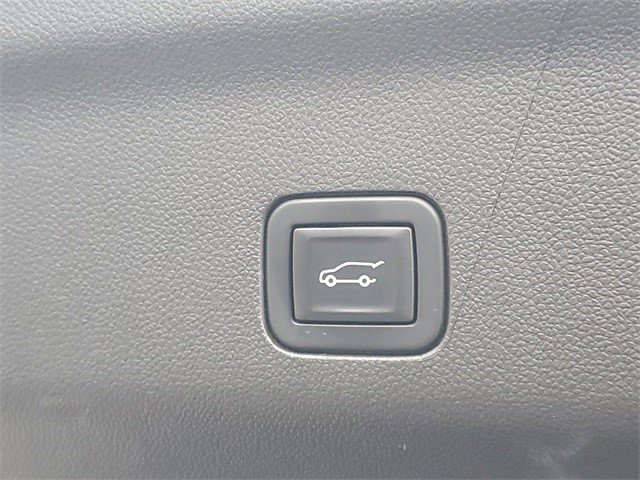 Used 2022 Chevrolet Tahoe Premier image 9