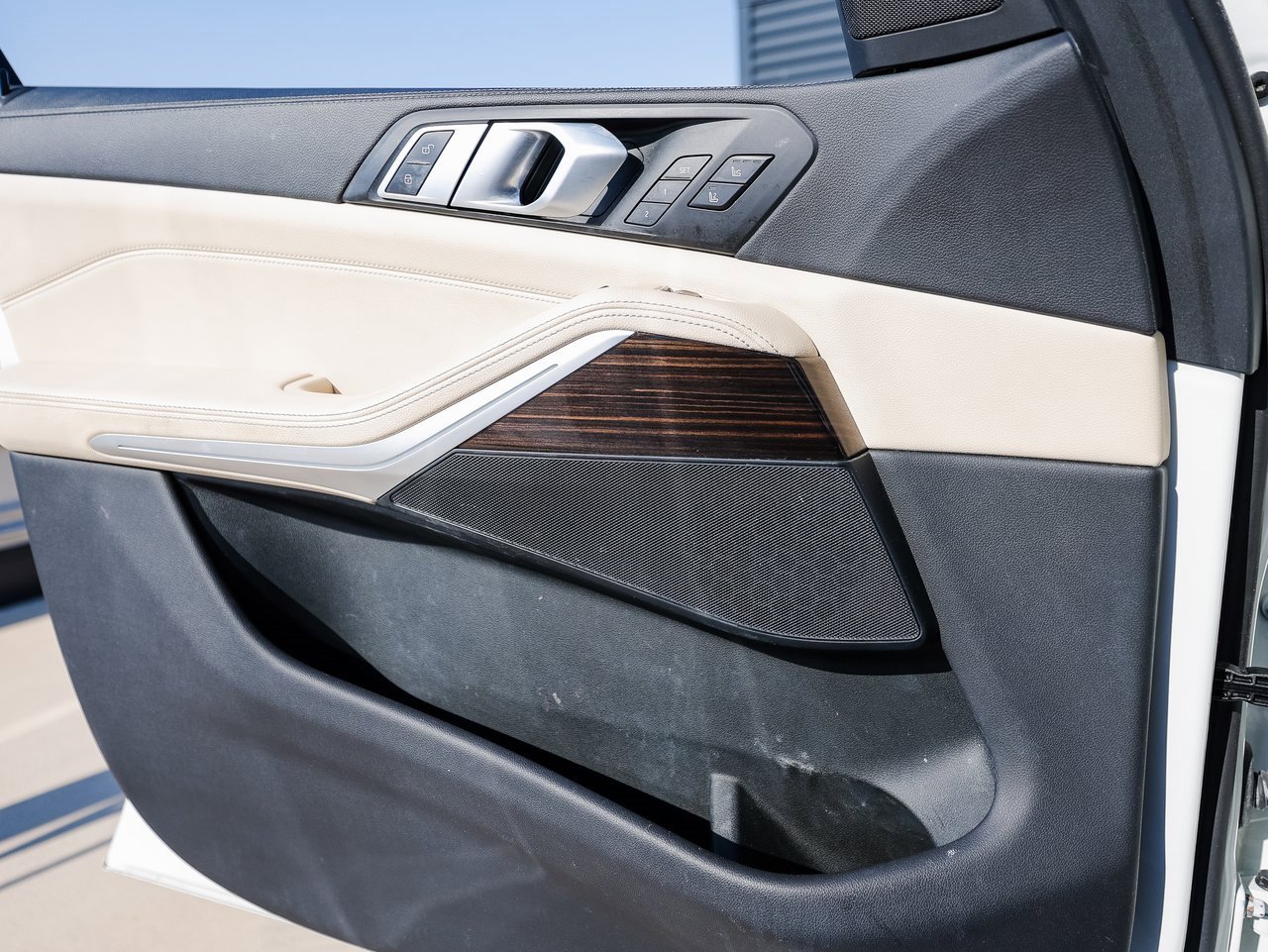 Used 2021 BMW X5 xDrive40i w/ M Sport Package image 23