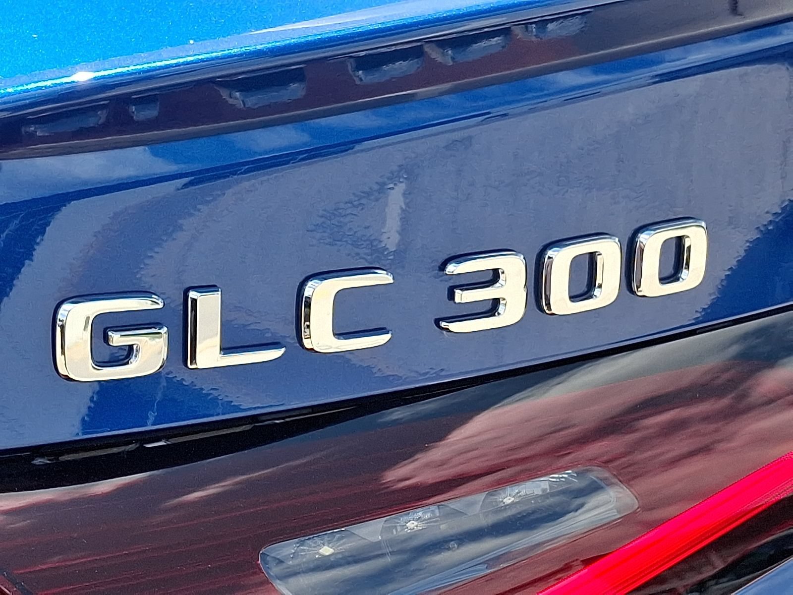 Used 2025 Mercedes-Benz GLC 300 4MATIC image 30
