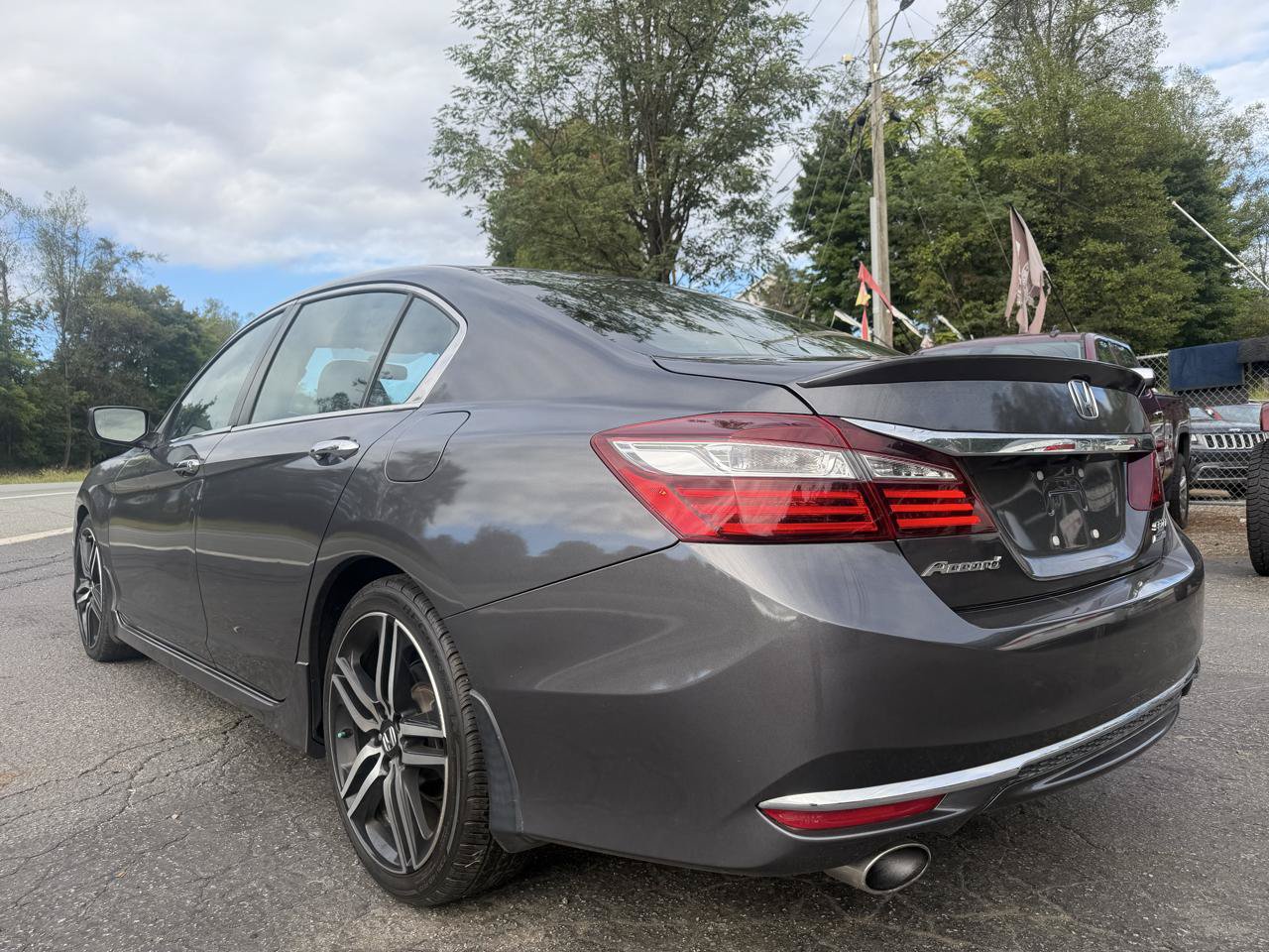 Used 2017 Honda Accord Sport Special Edition image 5