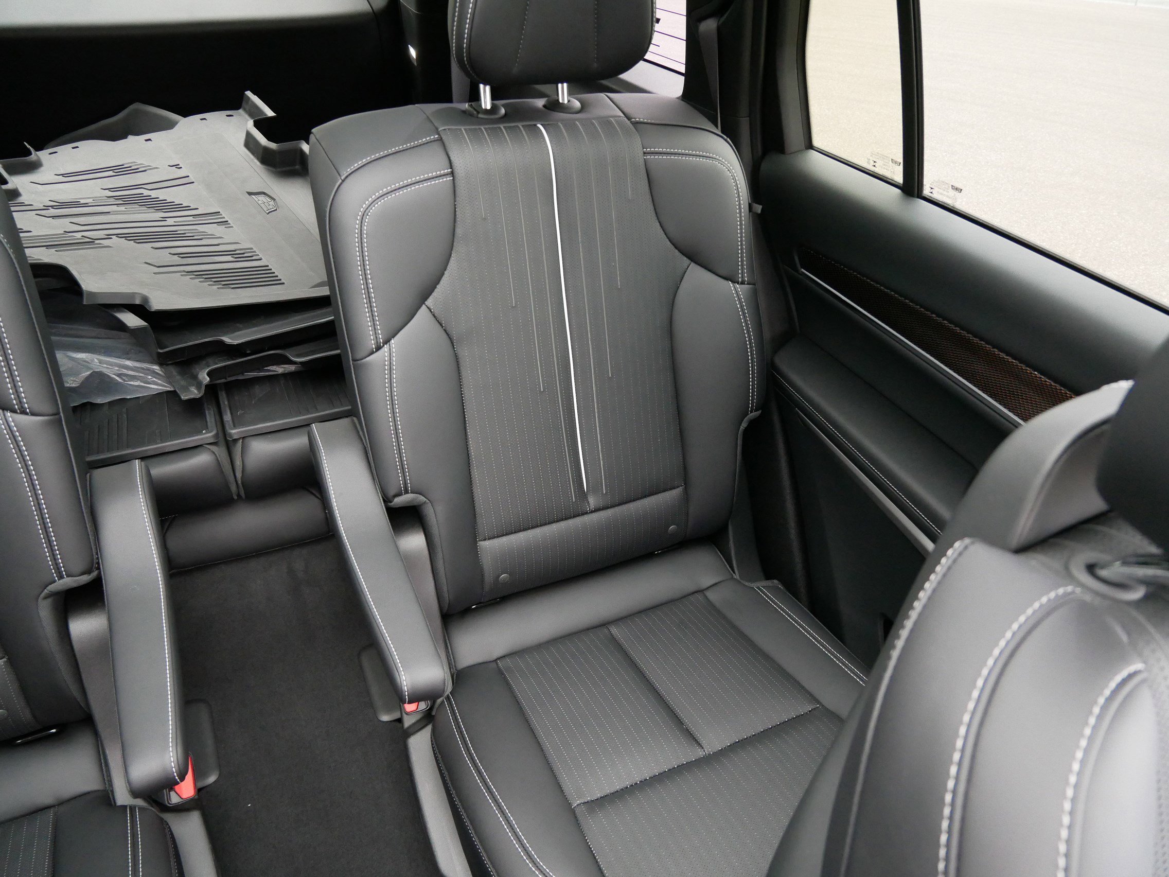 Certified 2026 Cadillac Vistiq Sport w/ LPO, Floor Liner Package AWD/4WD image 15