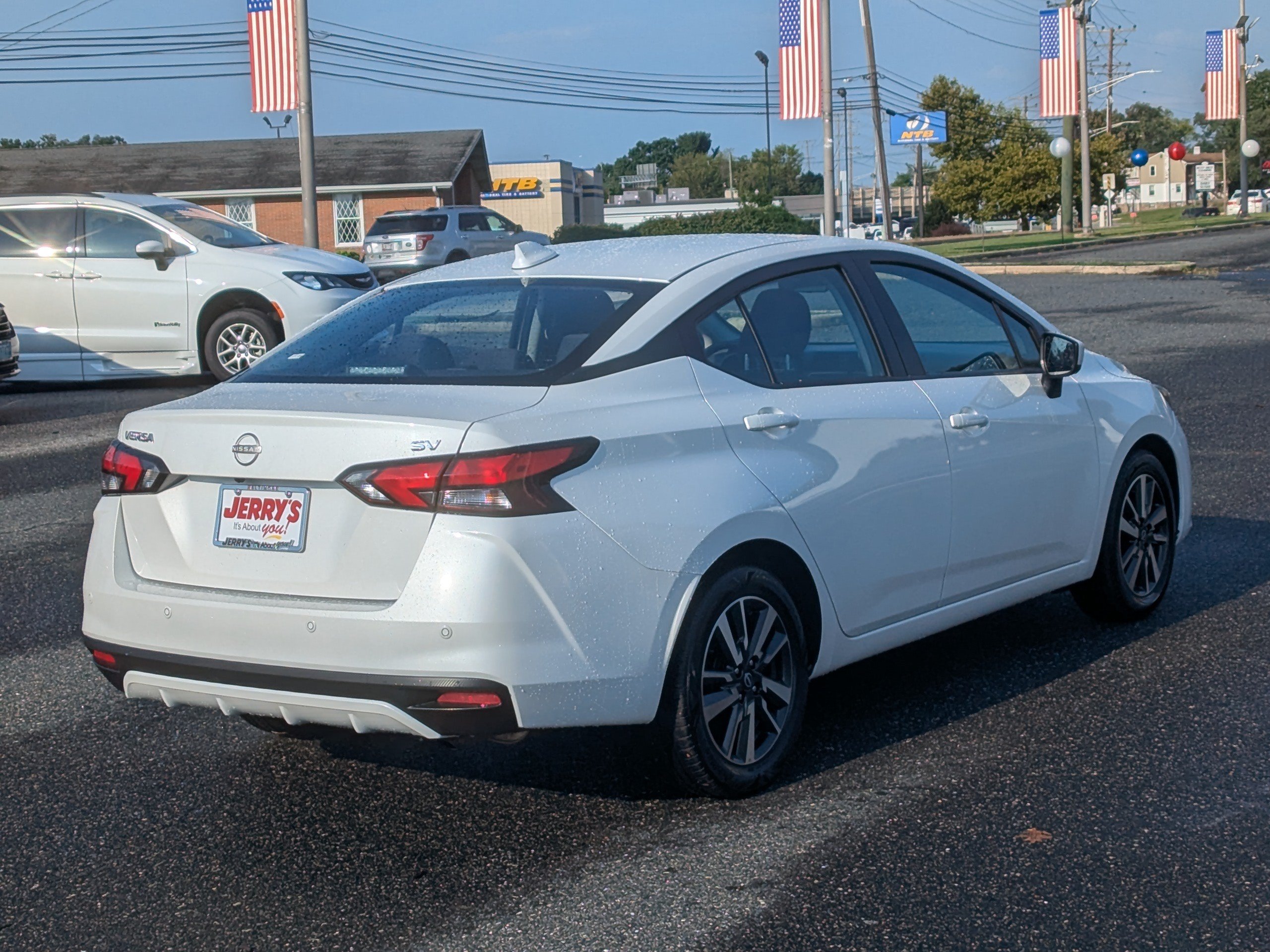 Used 2024 Nissan Versa SV FWD image 9