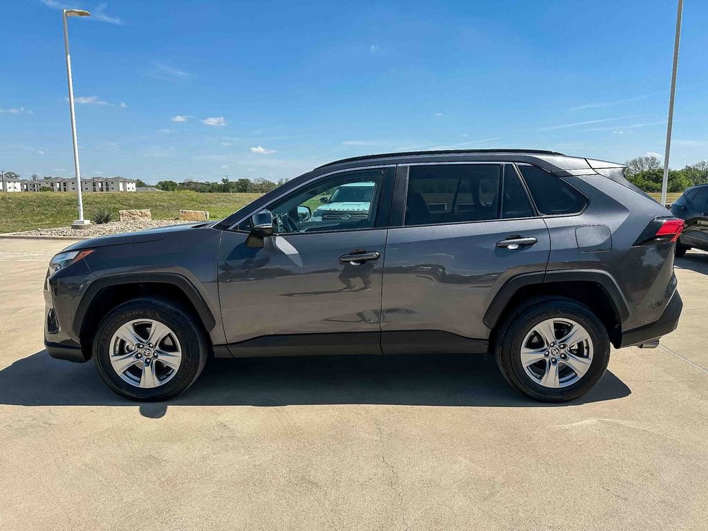 Used 2025 Toyota RAV4 XLE image 6
