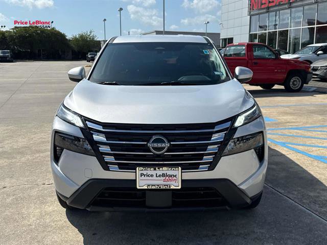 Used 2025 Nissan Rogue SV FWD image 2
