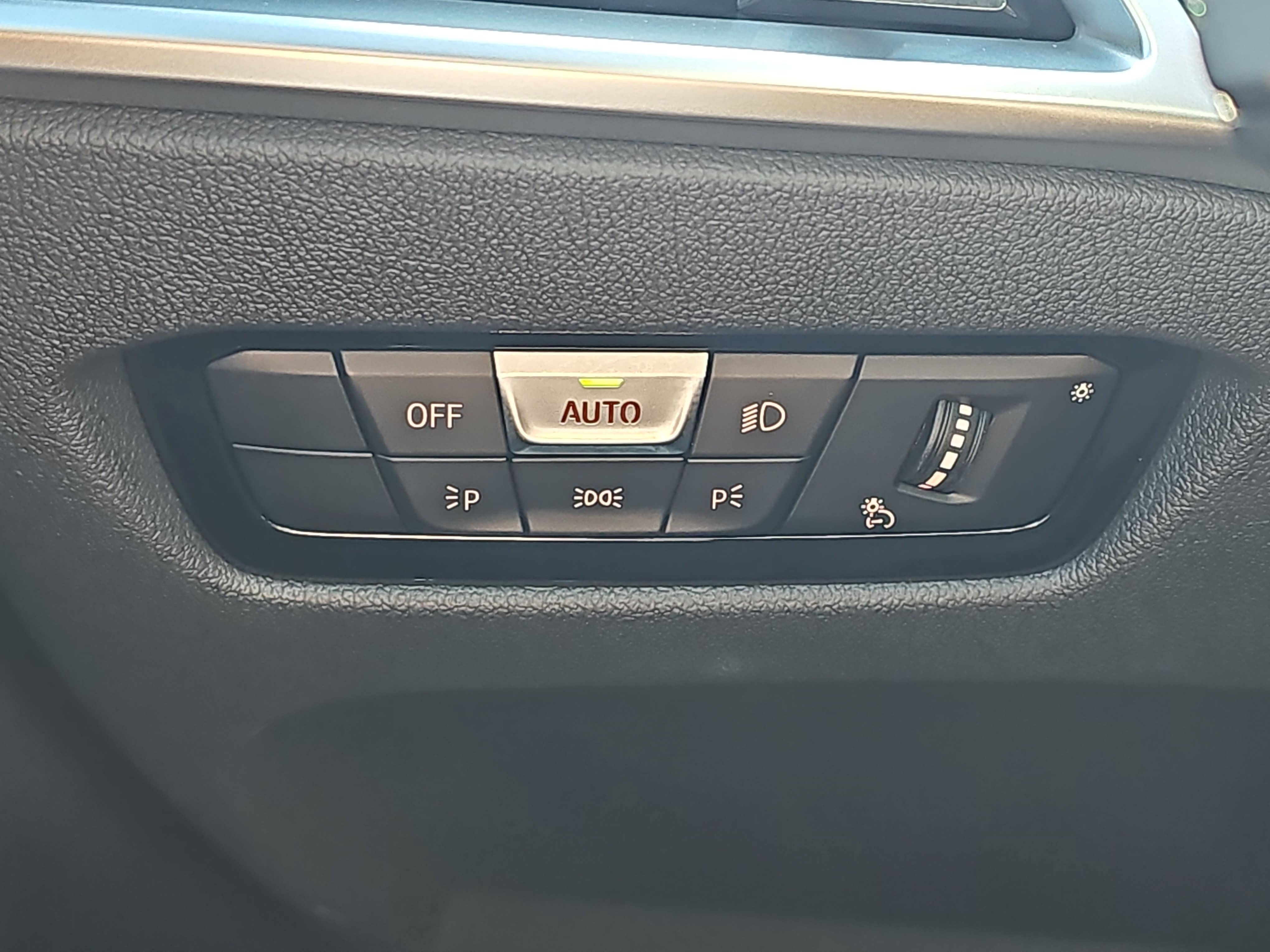 Used 2025 BMW M440i Coupe w/ Premium Package image 27