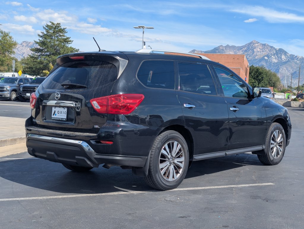 Used 2018 Nissan Pathfinder SL w/ Cargo Package FWD image 4