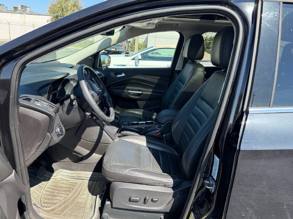 Used 2015 Ford Escape Titanium w/ Equipment Group 301A AWD/4WD image 10