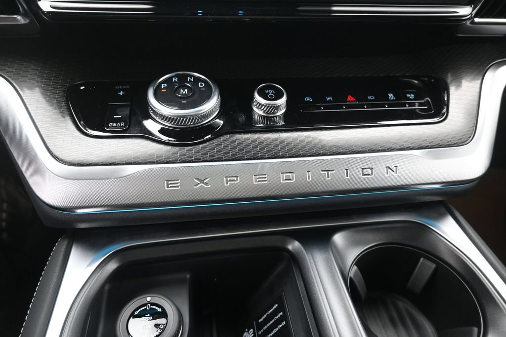 New 2027 Ford Expedition Platinum w/ Stealth Appearance Package RWD image 27