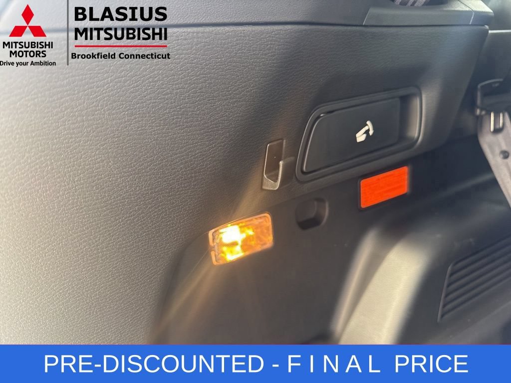 Used 2025 Mitsubishi Outlander ES AWD/4WD image 12
