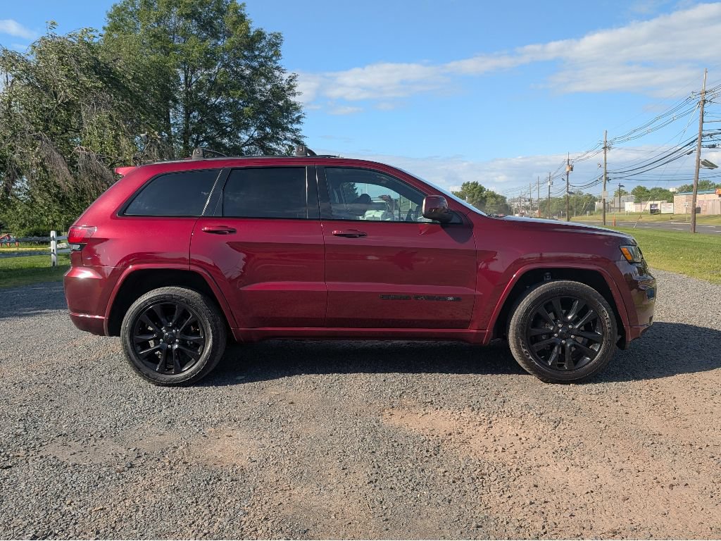 Used 2018 Jeep Grand Cherokee Altitude AWD/4WD image 4