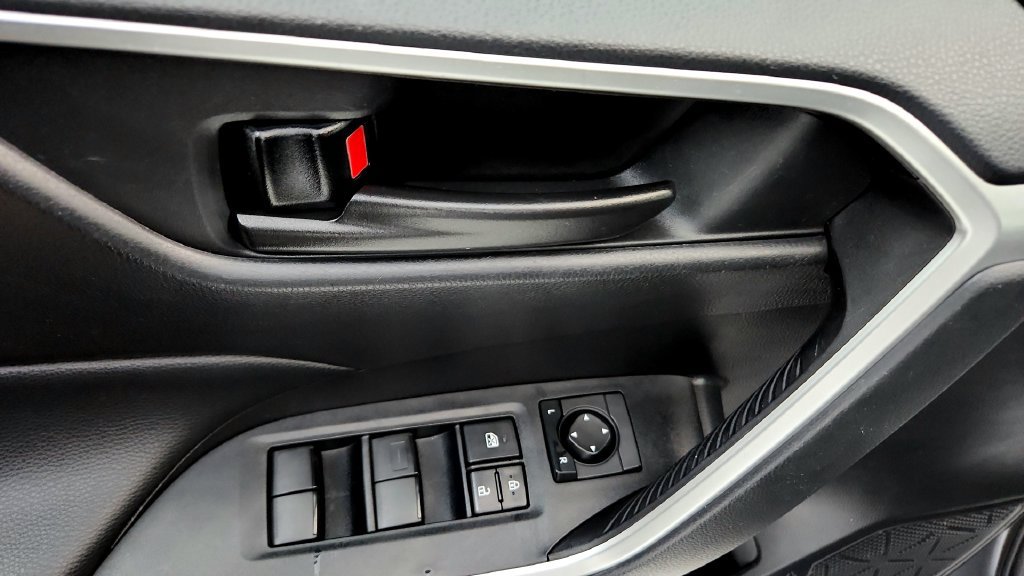 Certified 2024 Toyota RAV4 LE AWD/4WD image 26