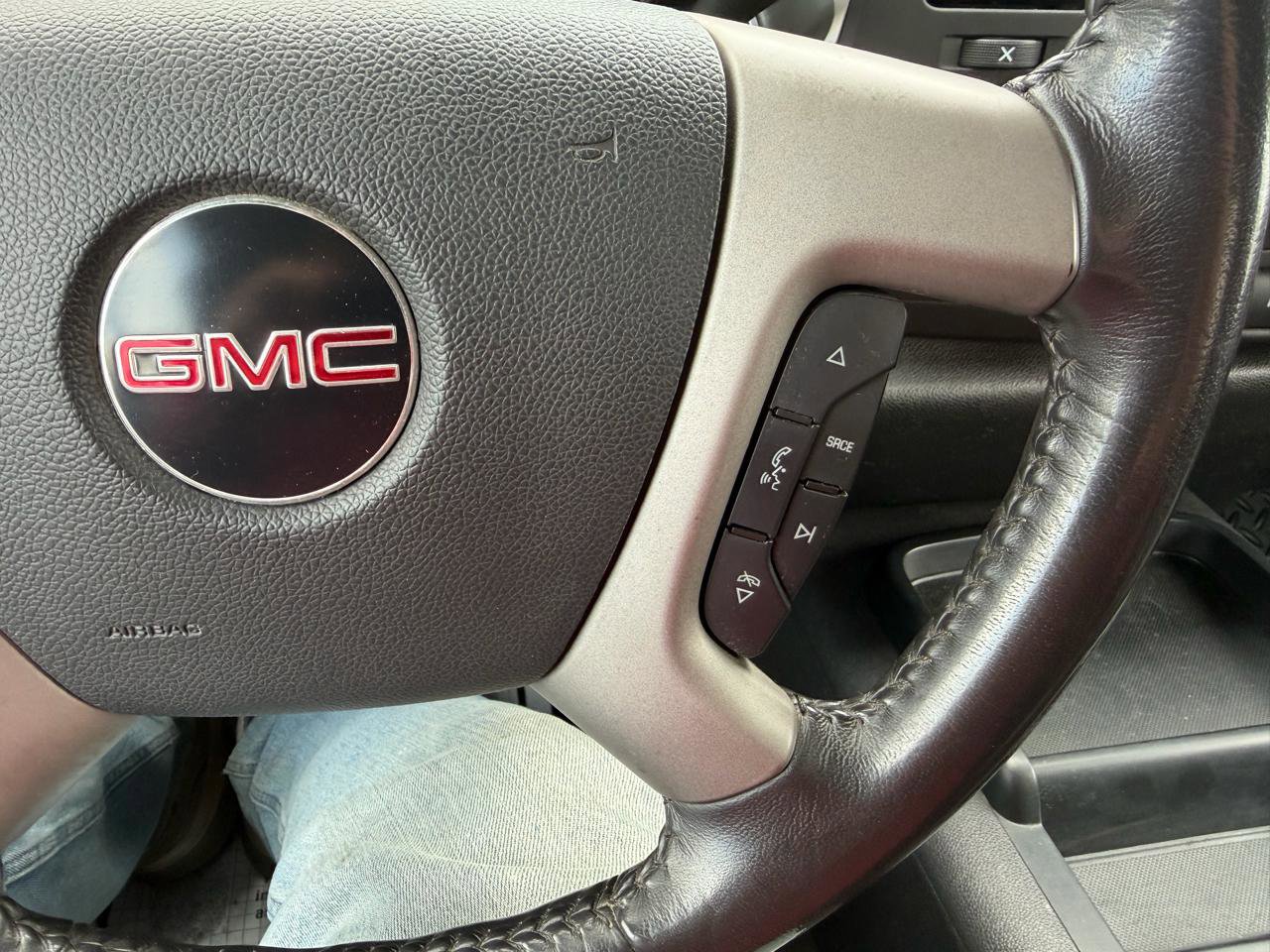 Used 2011 GMC Sierra 3500 SLE w/ SLE Preferred Package AWD/4WD image 25