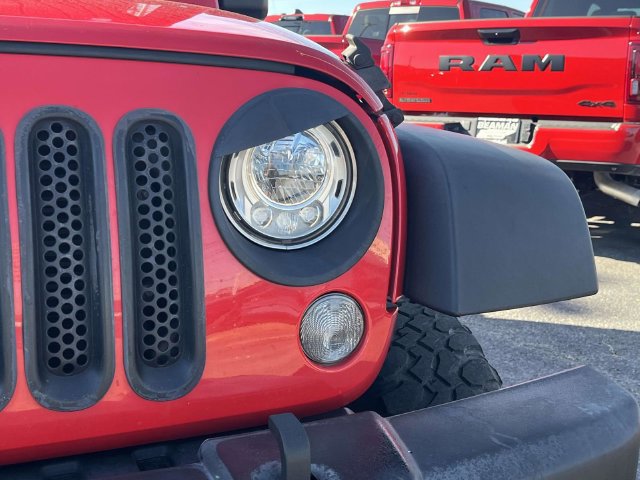 Used 2017 Jeep Wrangler Unlimited Rubicon w/ Connectivity Group AWD/4WD image 9