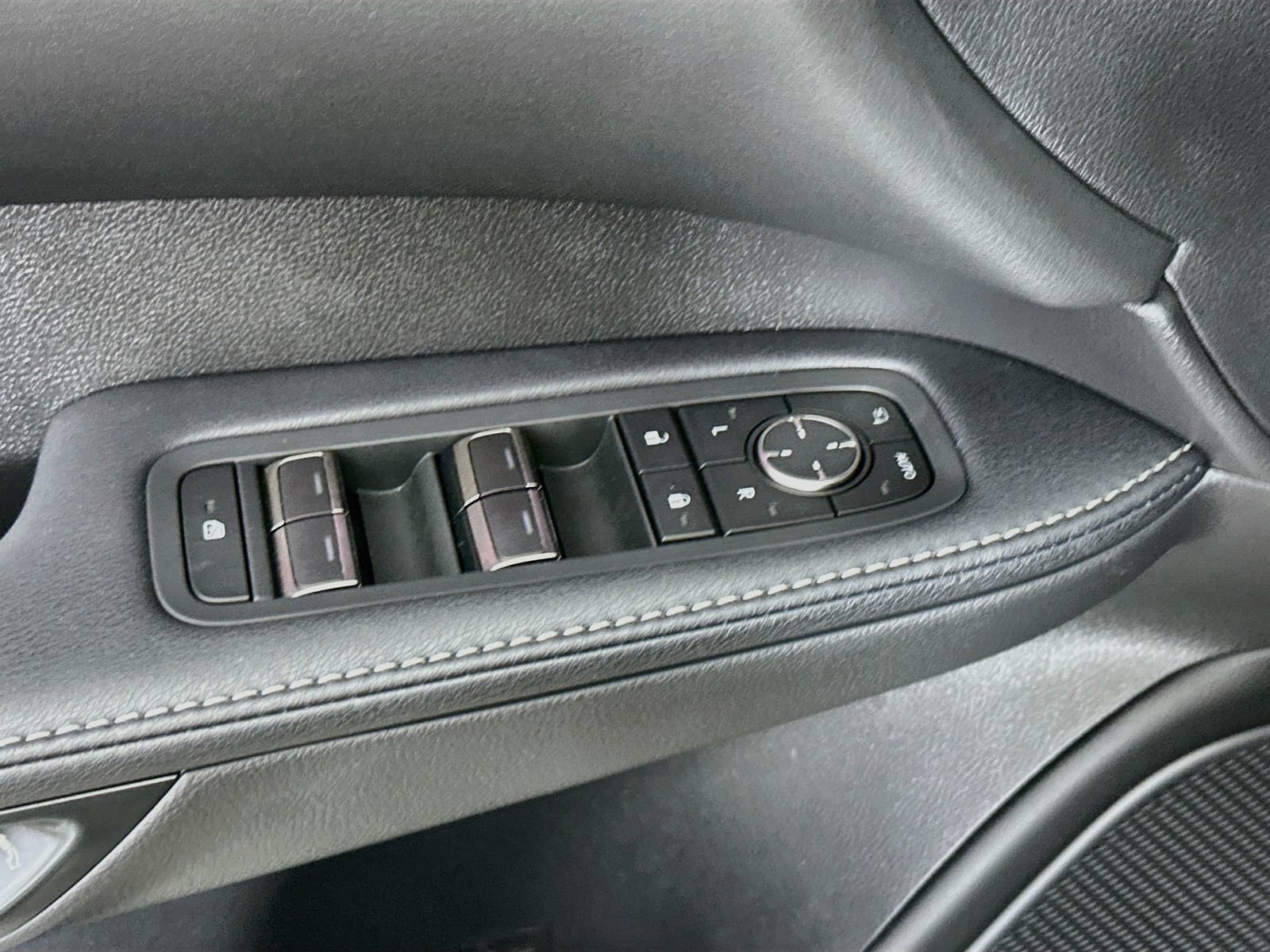 Used 2025 Lexus RX 450h AWD w/ Luxury Package image 18