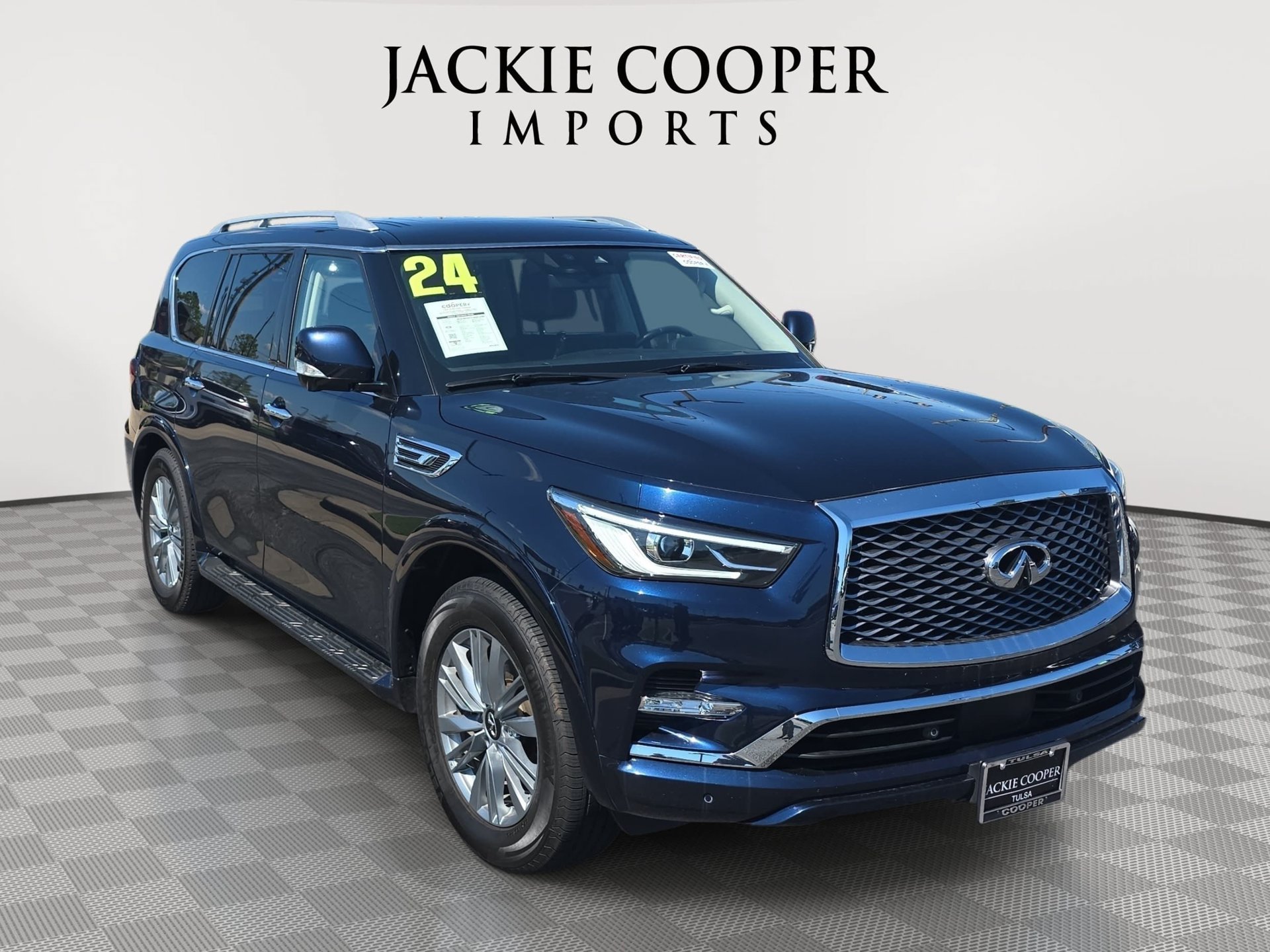 Used 2024 INFINITI QX80 Luxe AWD/4WD image 3