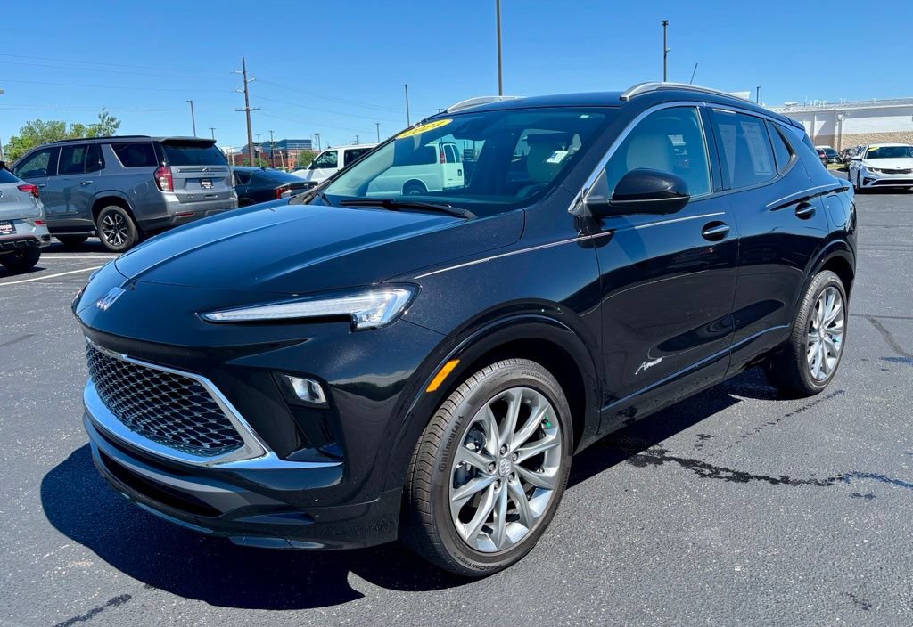 Used 2024 Buick Encore GX Avenir w/ Avenir Technology Package FWD image 3