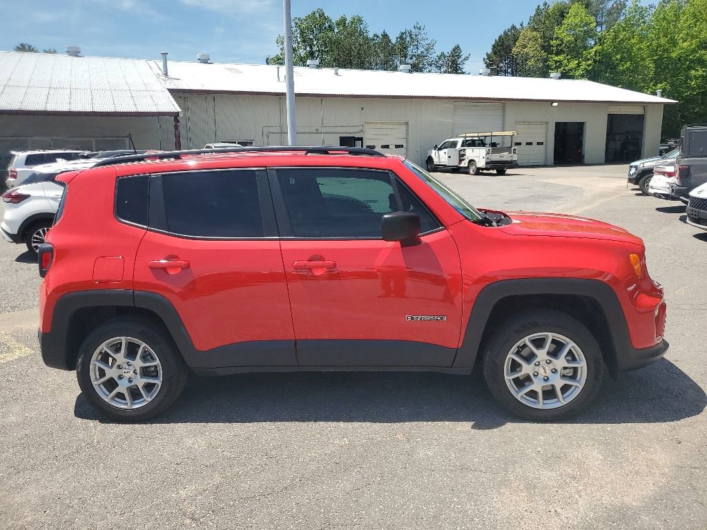 Used 2022 Jeep Renegade Latitude AWD/4WD image 5