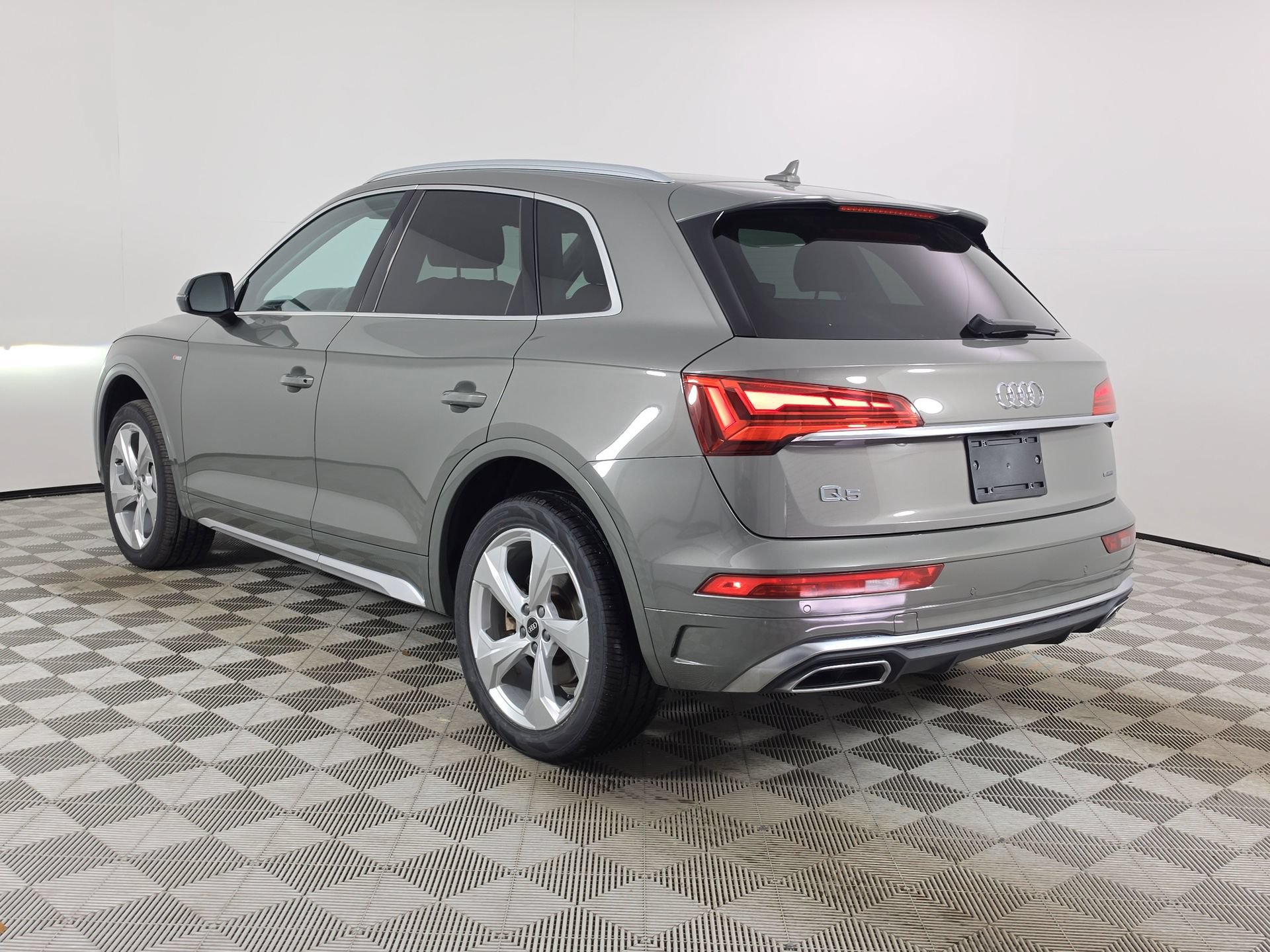 Certified 2023 Audi Q5 2.0T Premium Plus AWD/4WD image 5
