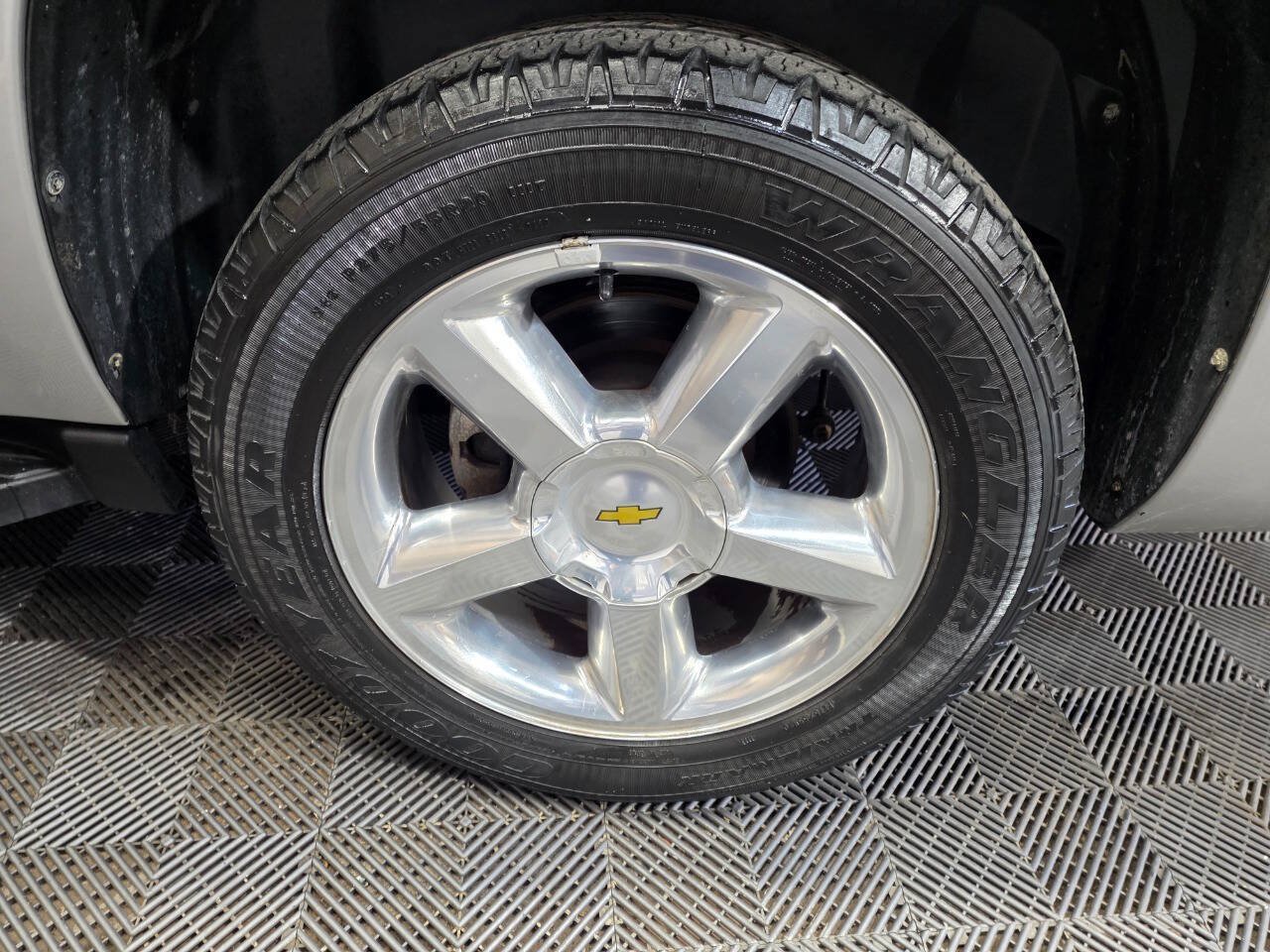 Used 2011 Chevrolet Avalanche LTZ RWD image 30