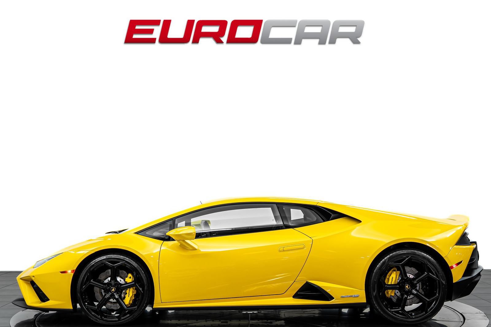 Used 2021 Lamborghini Huracan EVO RWD image 2