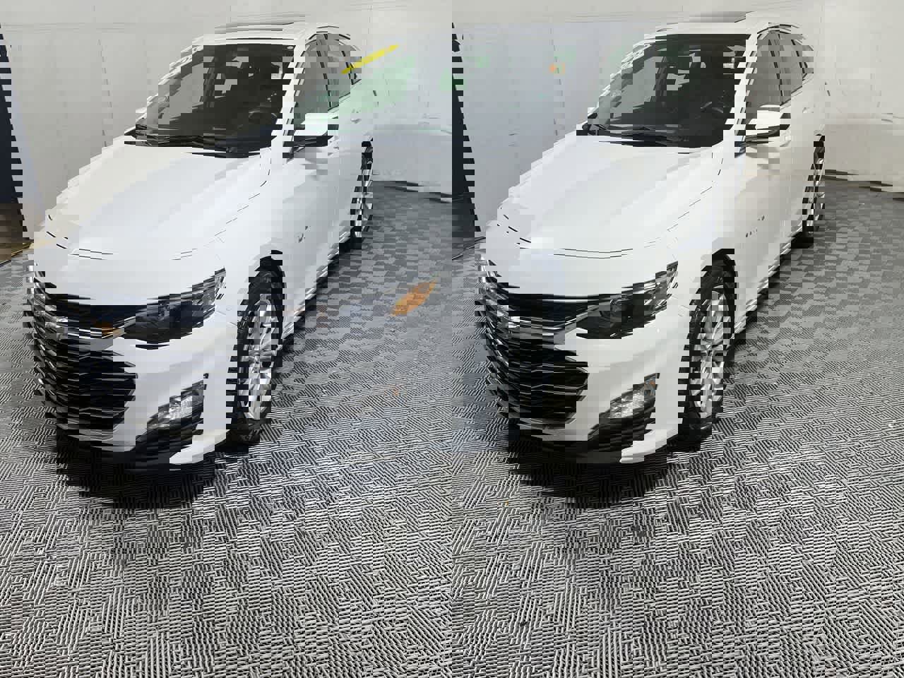 Used 2024 Chevrolet Malibu LT image 2