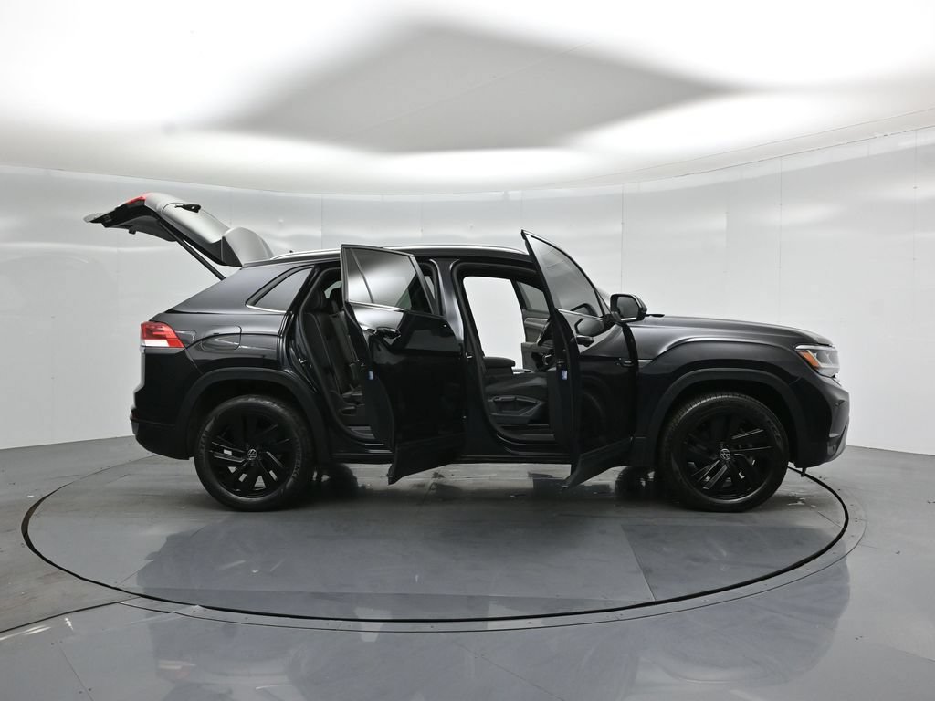 Used 2023 Volkswagen Atlas Cross Sport SE w/ Black Wheel Package AWD/4WD image 5