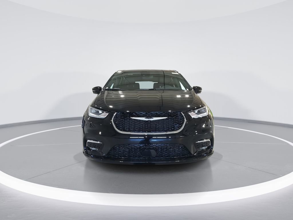 New 2026 Chrysler Pacifica Select image 3