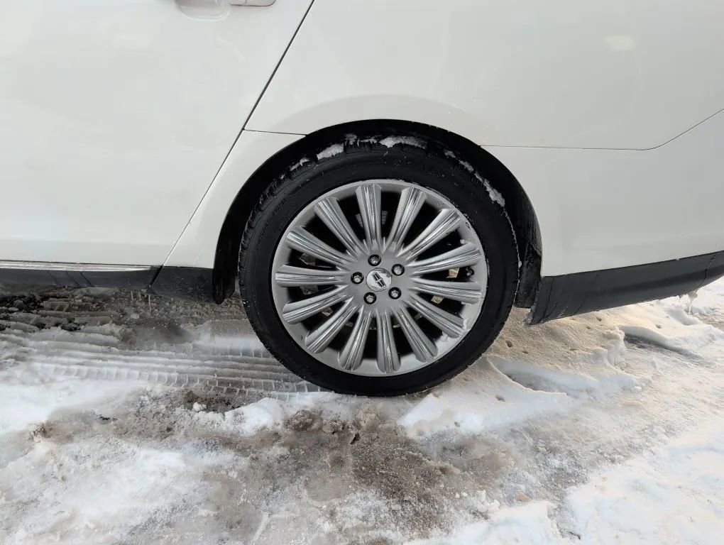 Used 2015 Lincoln MKS AWD w/ Equipment Group 101A image 10