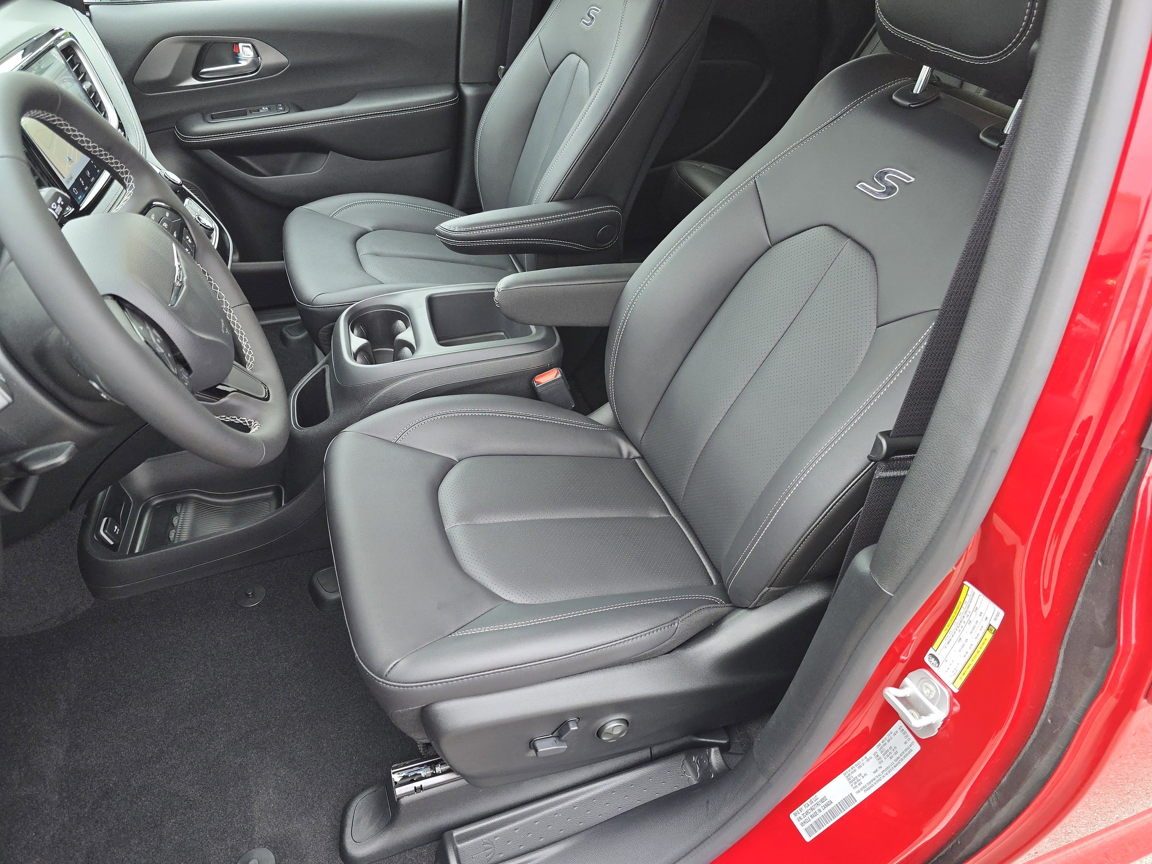 New 2026 Chrysler Pacifica Select FWD image 29