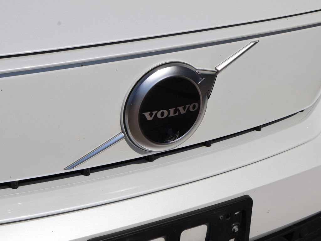 Used 2021 Volvo XC40 P8 Recharge w/ Advanced Package AWD/4WD image 2