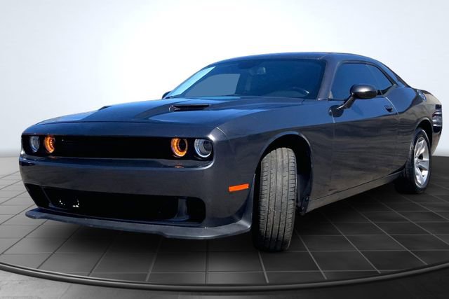 Used 2021 Dodge Challenger SXT w/ Driver Convenience Group RWD image 4