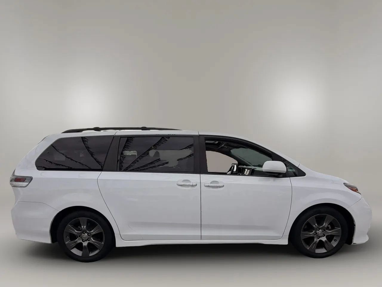 Used 2015 Toyota Sienna SE w/ SE Preferred Package FWD image 15