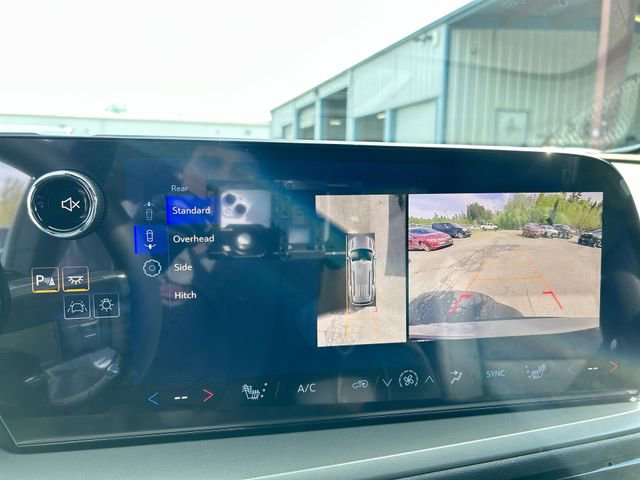 New 2026 Chevrolet Traverse LT w/ Driver Confidence Package AWD/4WD image 15