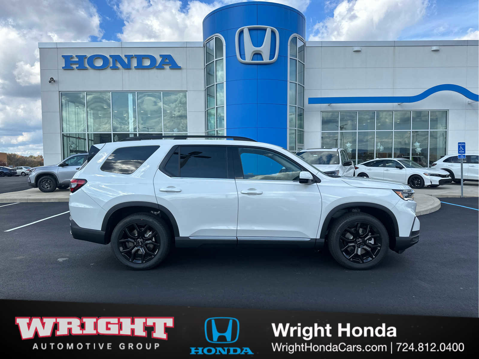 New 2025 Honda Pilot Touring image 1