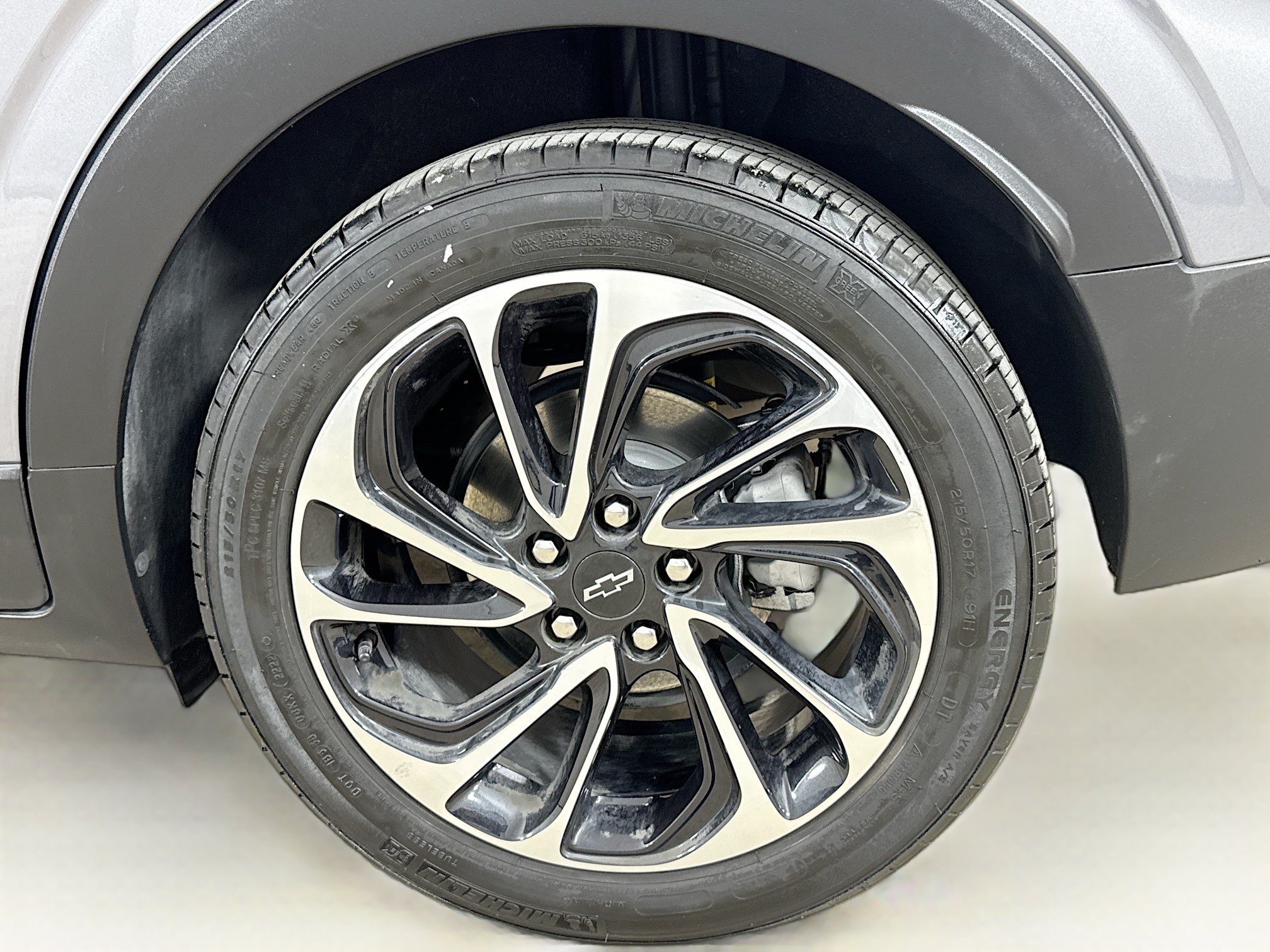 Used 2023 Chevrolet Bolt EUV Premier FWD image 33