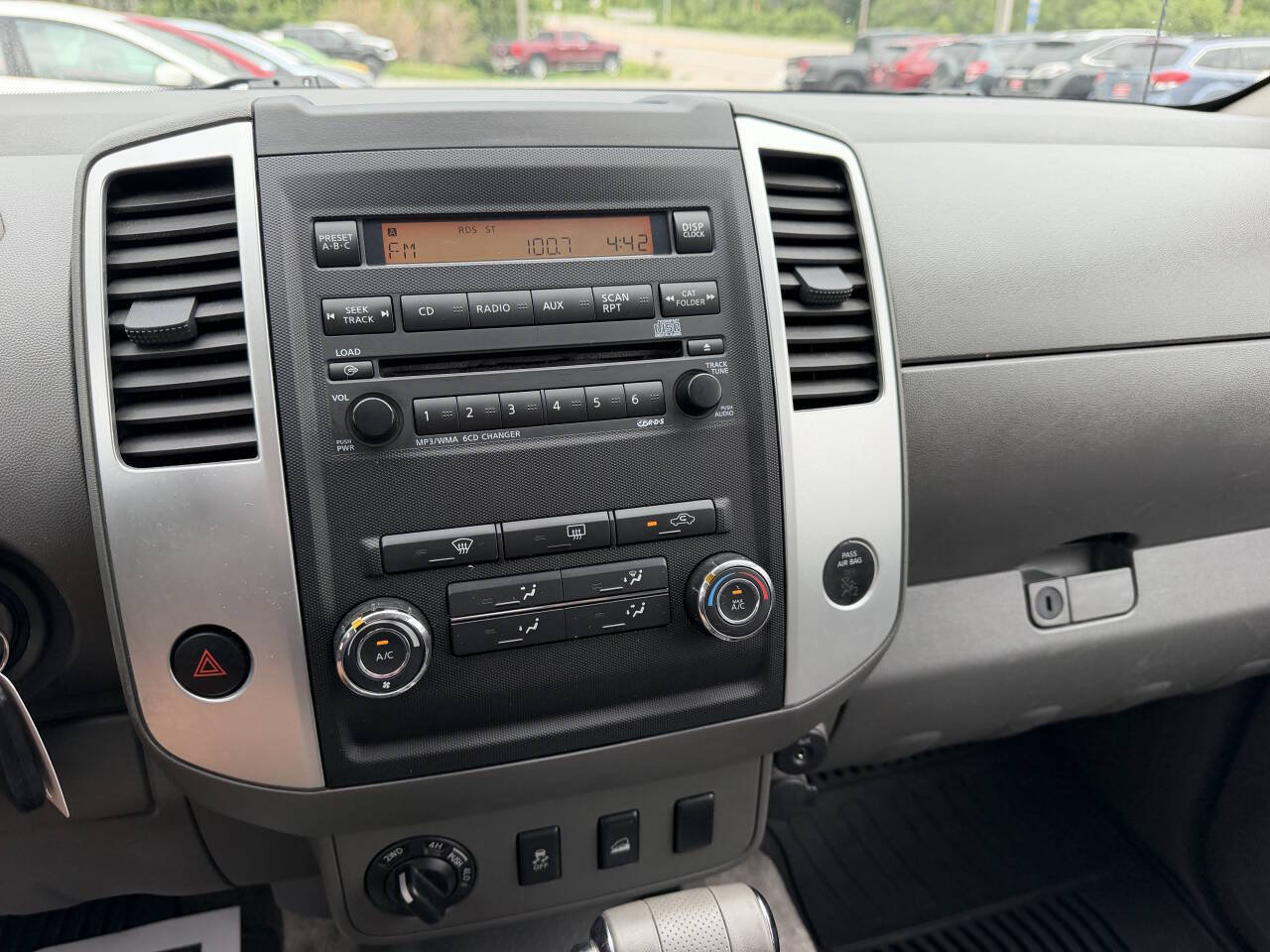 Used 2012 Nissan Frontier SV w/ SV Premium Utility Pkg AWD/4WD image 23