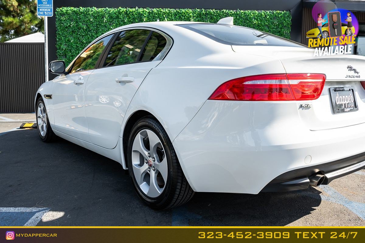 Used 2018 Jaguar XE RWD image 9