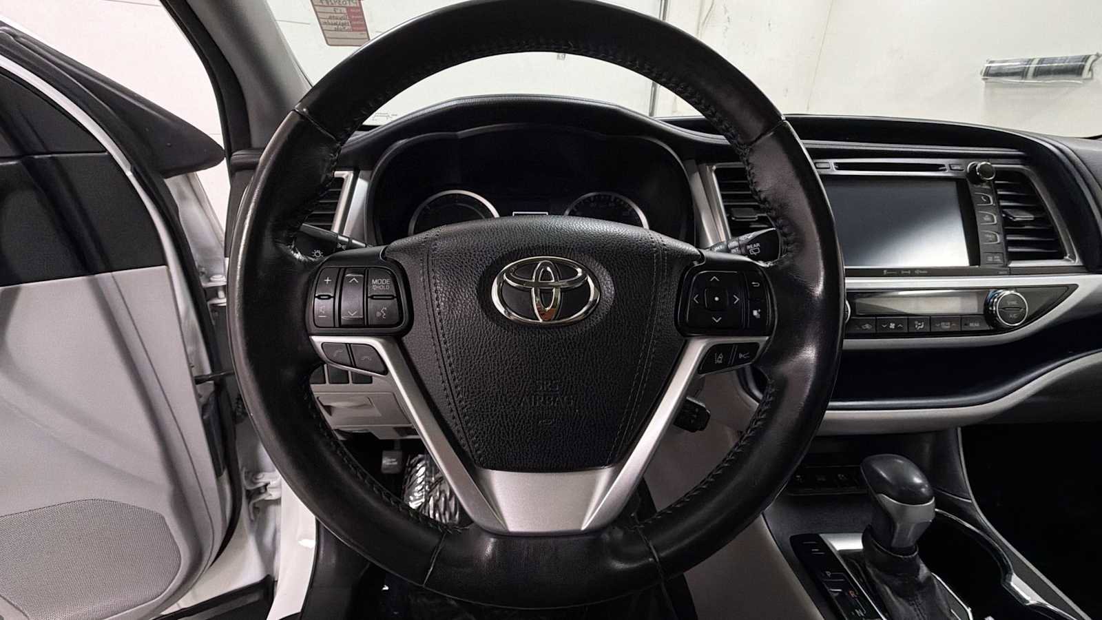 Certified 2017 Toyota Highlander XLE AWD/4WD image 16