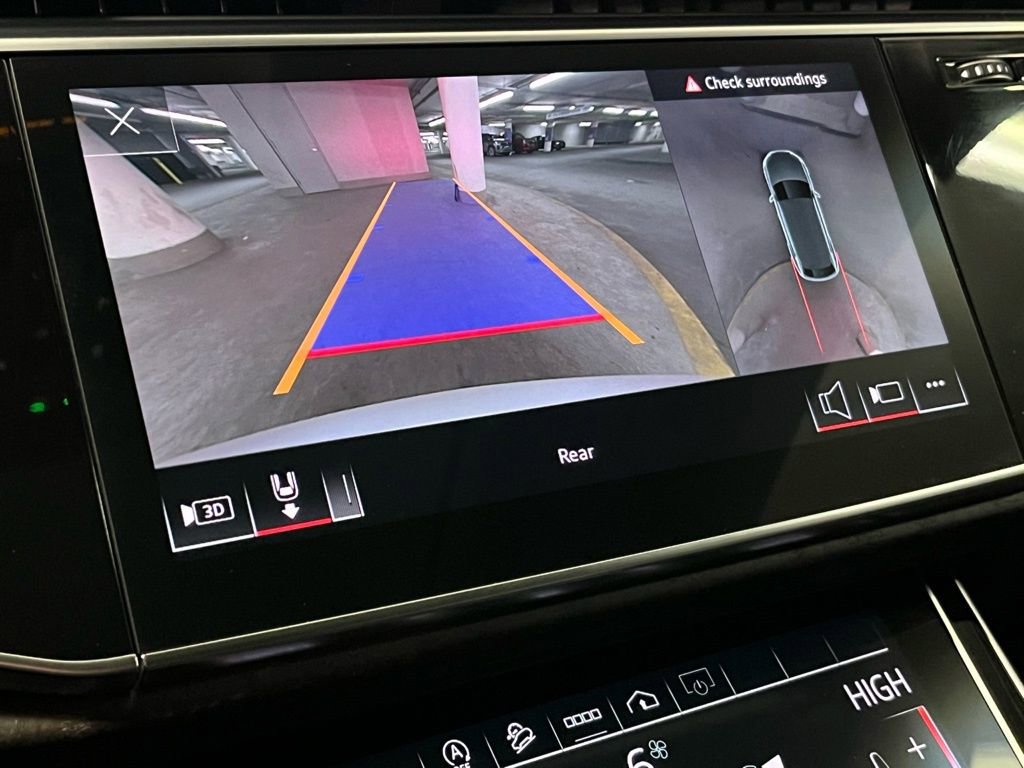 Used 2023 Audi Q8 Premium image 26