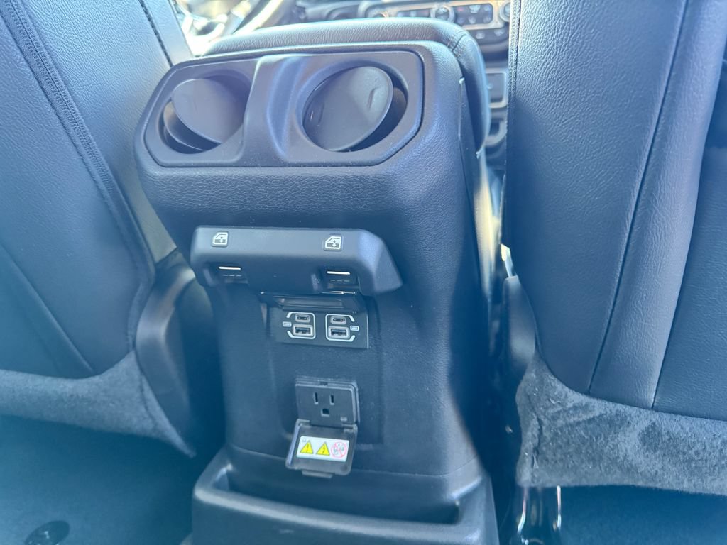 Used 2022 Jeep Wrangler Unlimited Sahara AWD/4WD image 16