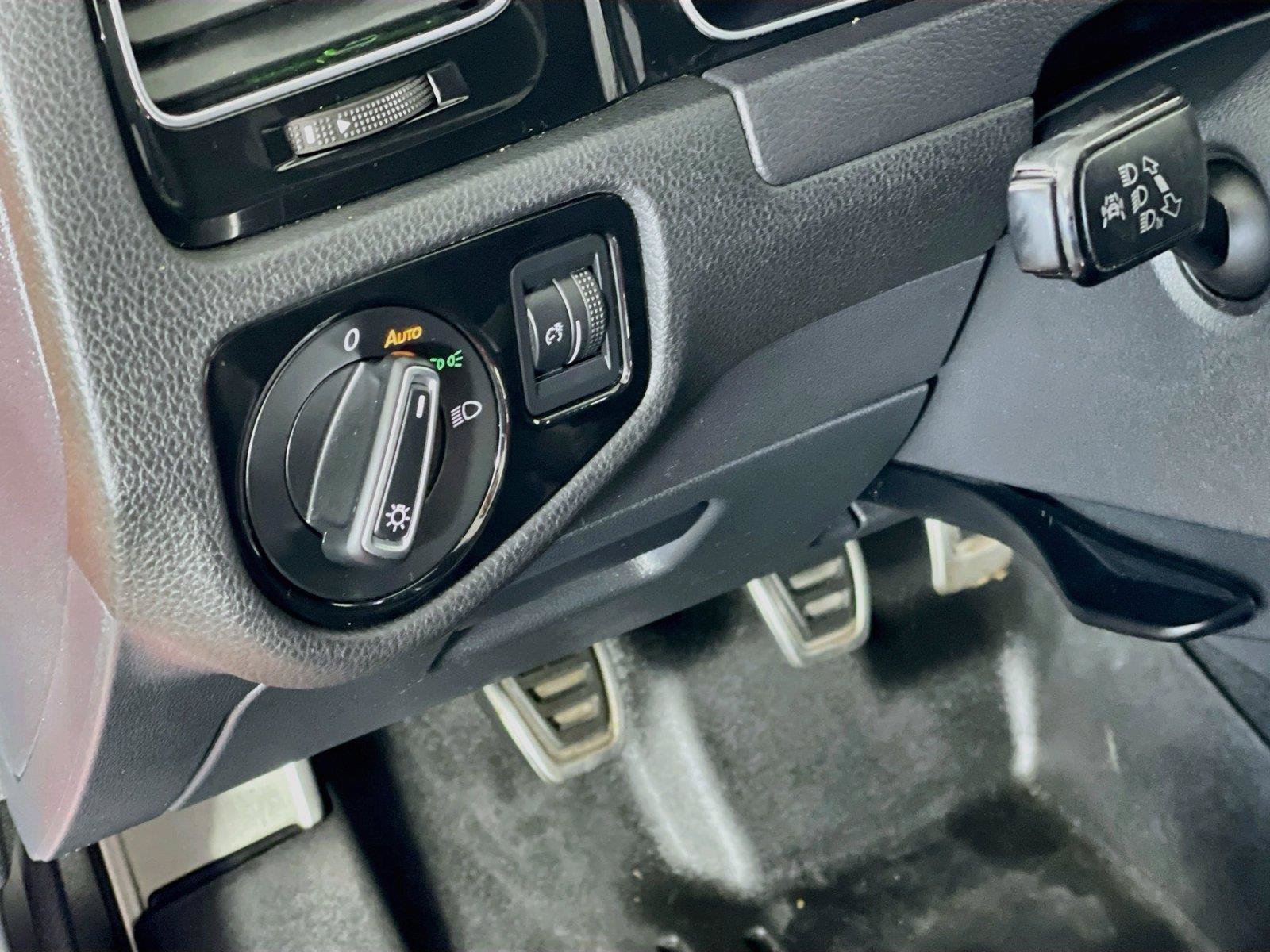 Used 2018 Volkswagen Golf 4-Door AWD/4WD image 12