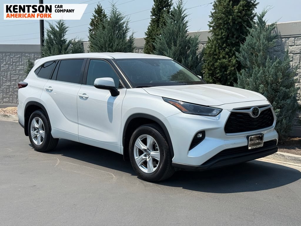 Used 2025 Toyota Highlander LE AWD/4WD image 11