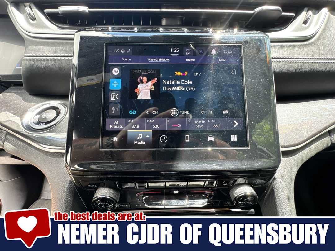 Used 2023 Jeep Grand Cherokee L Laredo AWD/4WD image 16
