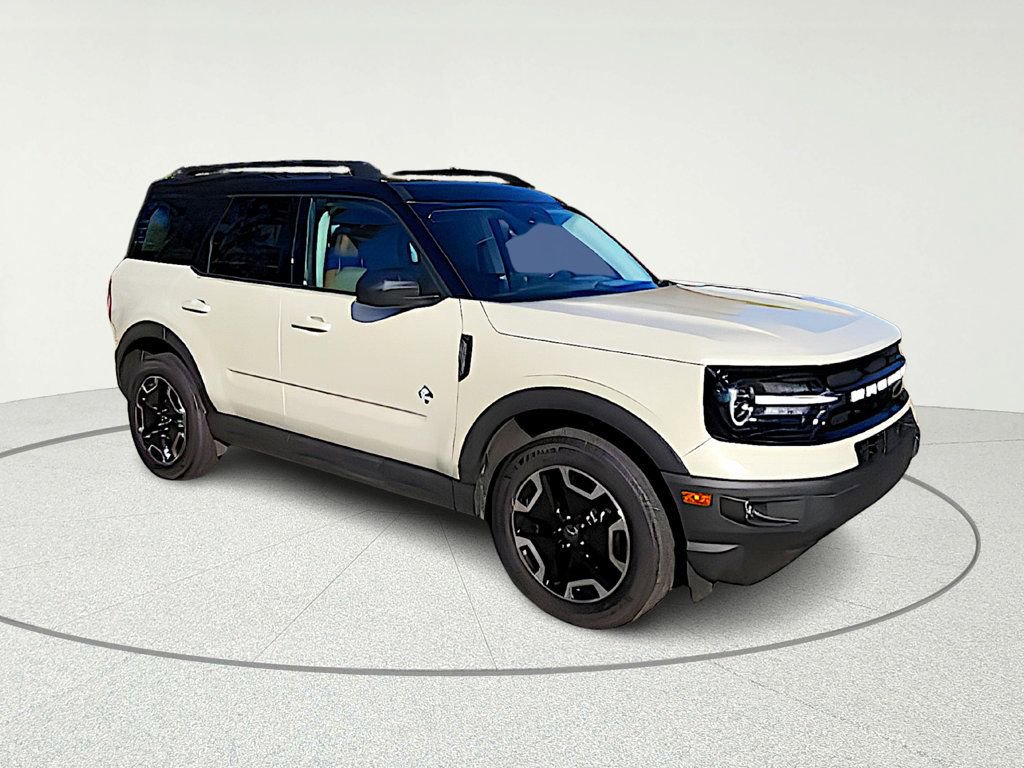 Used 2024 Ford Bronco Sport Outer Banks w/ Tech Package image 3