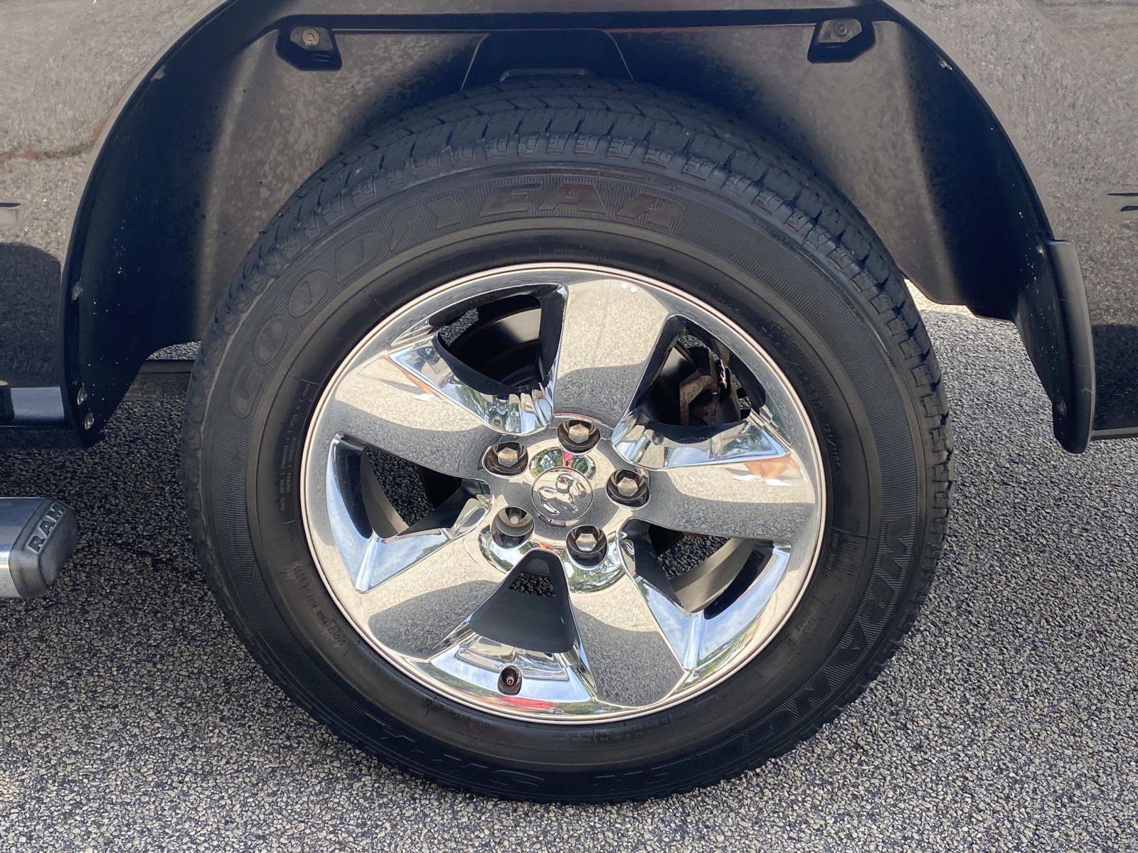 Used 2015 RAM 1500 Lone Star RWD image 16