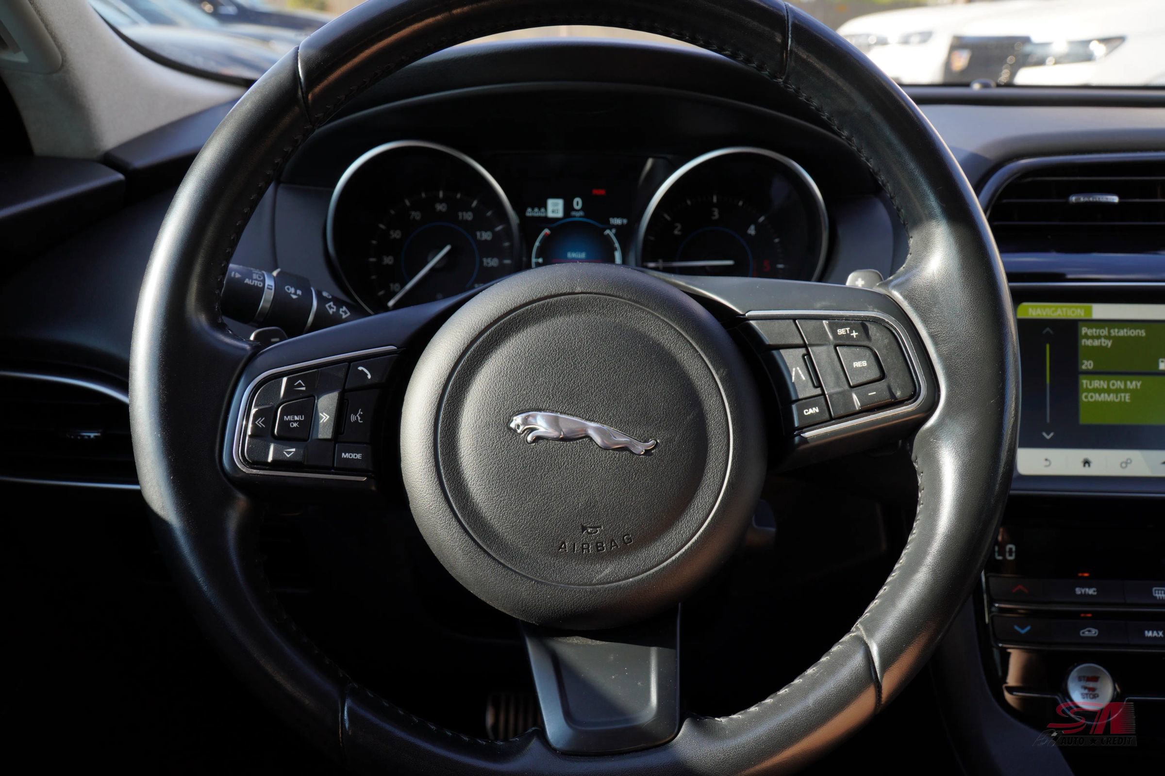 Used 2019 Jaguar F-PACE Premium image 27