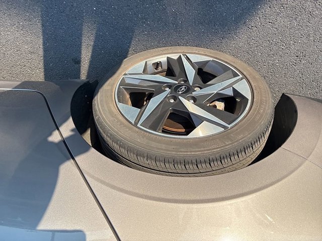 Used 2023 Hyundai Elantra Limited image 25