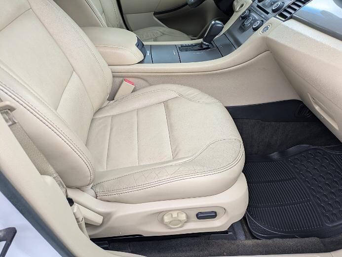 Used 2014 Ford Taurus SEL FWD image 11