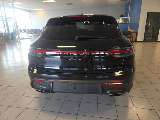 Used 2023 Porsche Macan image 7